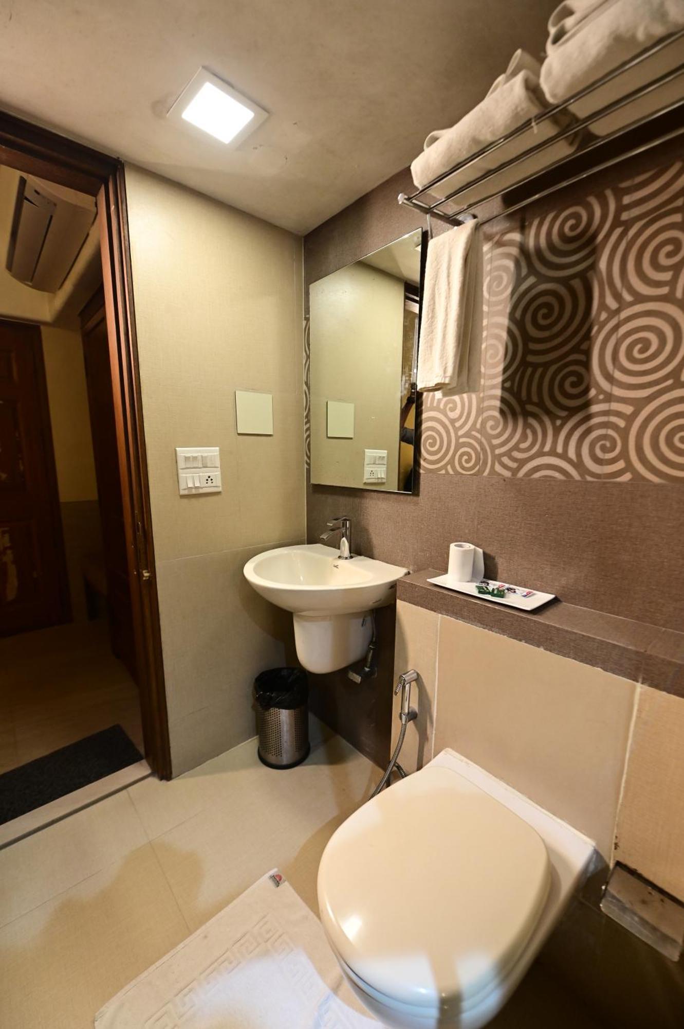 Hotel Sai Inn Mumbai Exteriör bild